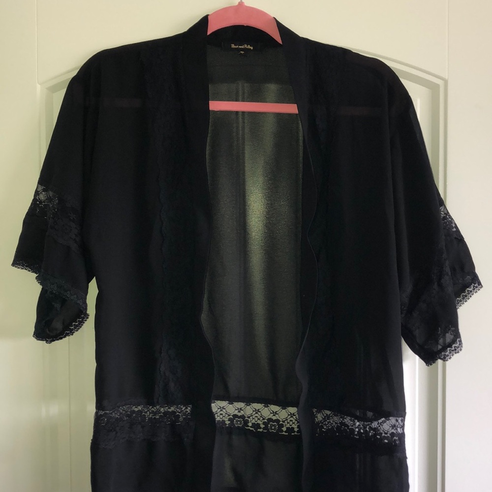 Black laced covering